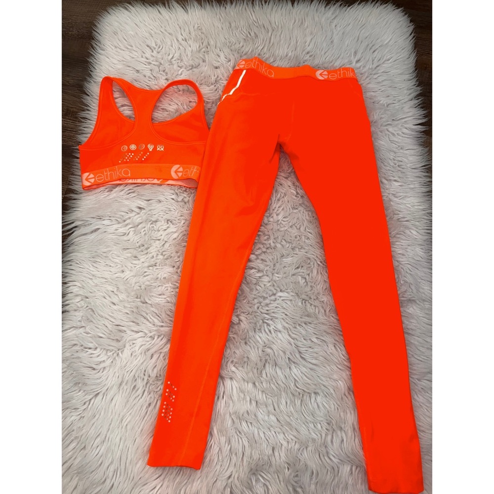 SUBZERO PERFORMANCE - NEON ORANGE
Full Length Tight & - NEON ORANGE Sports Bra.